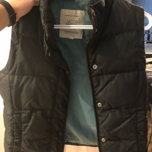 Black puffer vest